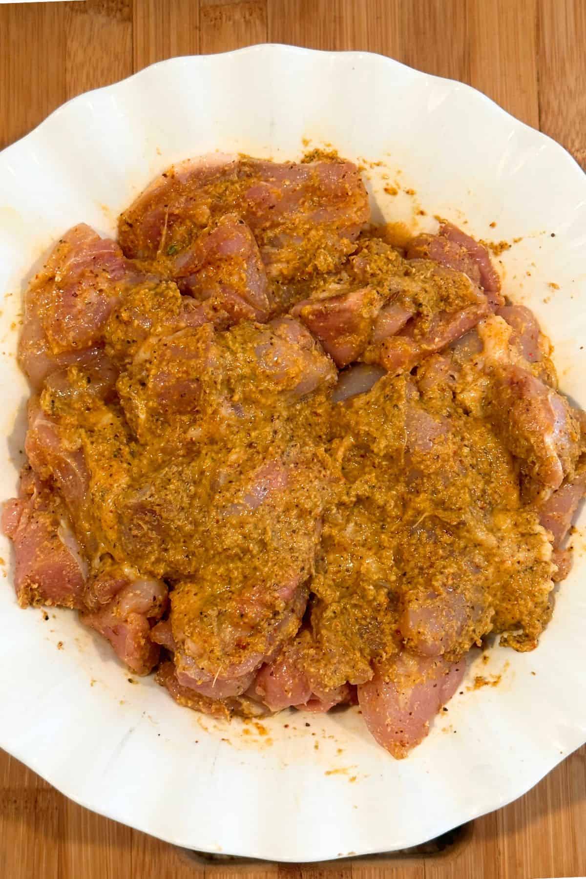 Chicken thigh pieces marinated in vindaloo masala. 