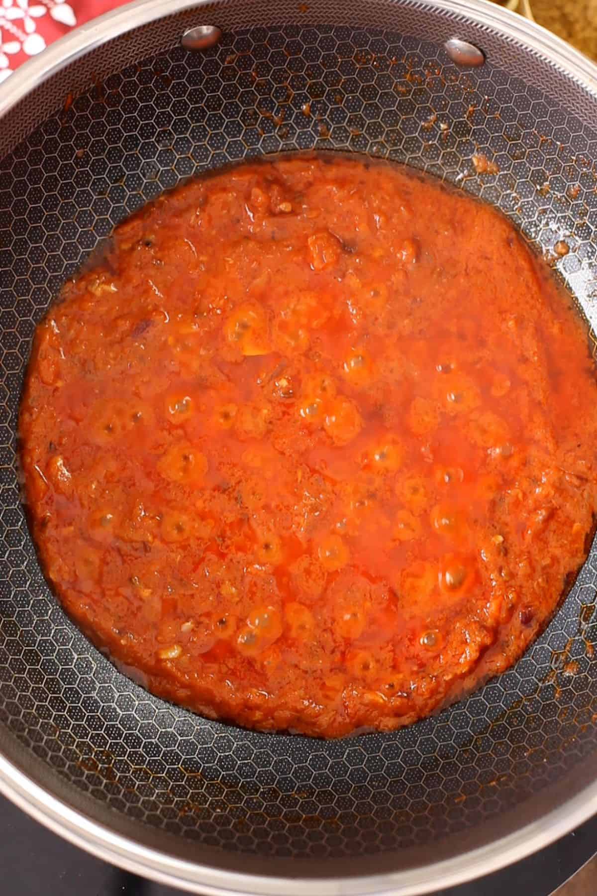 Cooked tomato masala until oil sepeartes.