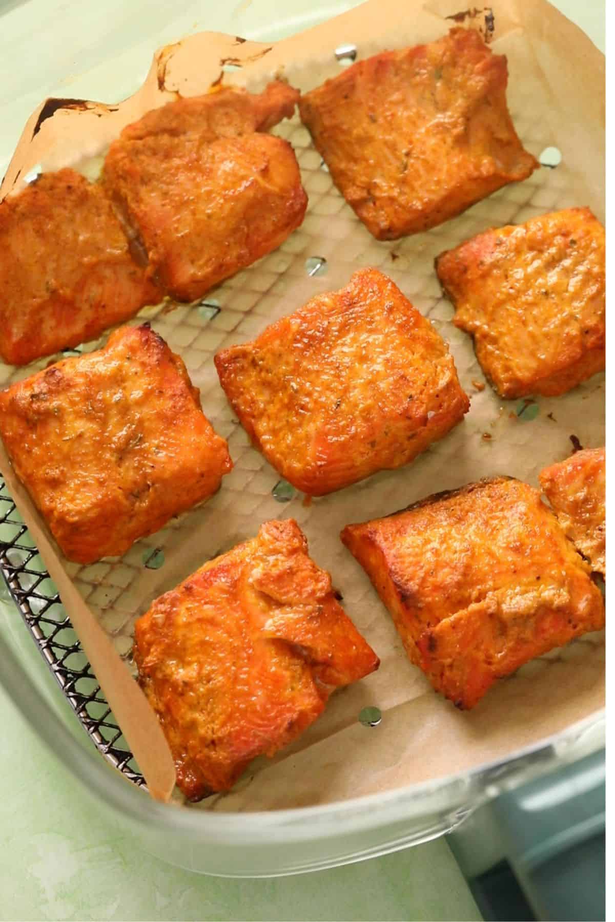 Salmon tikka in the basket after air frying.