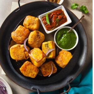 Chutney Stuffed Paneer Pakoda Featured Image.