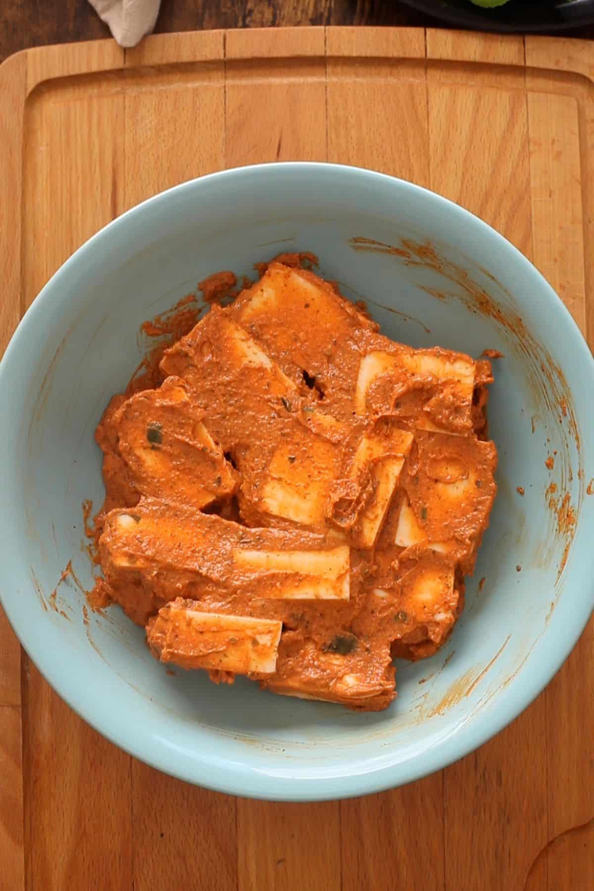 Paneer pieces are marinated in the tandoori marinade.