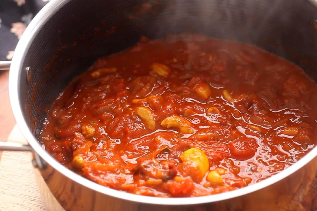 Onion tomato base for makhani sauce after slow cooking.