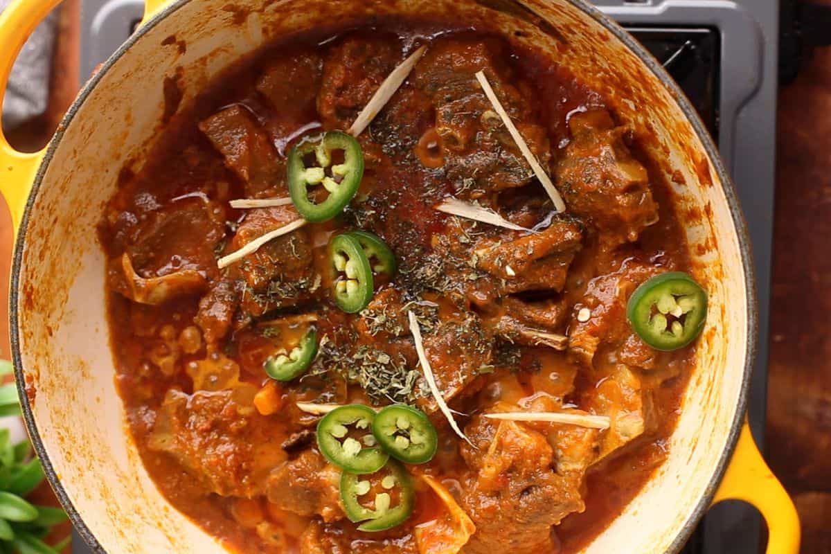 Garnishes are added to kadai gosht.