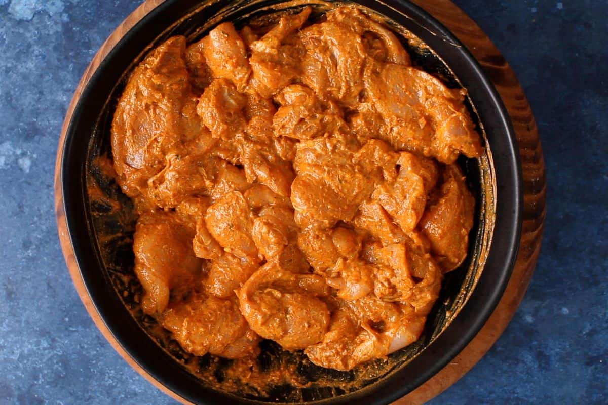 Chicken pieces coated in a thick tandoori marinade.