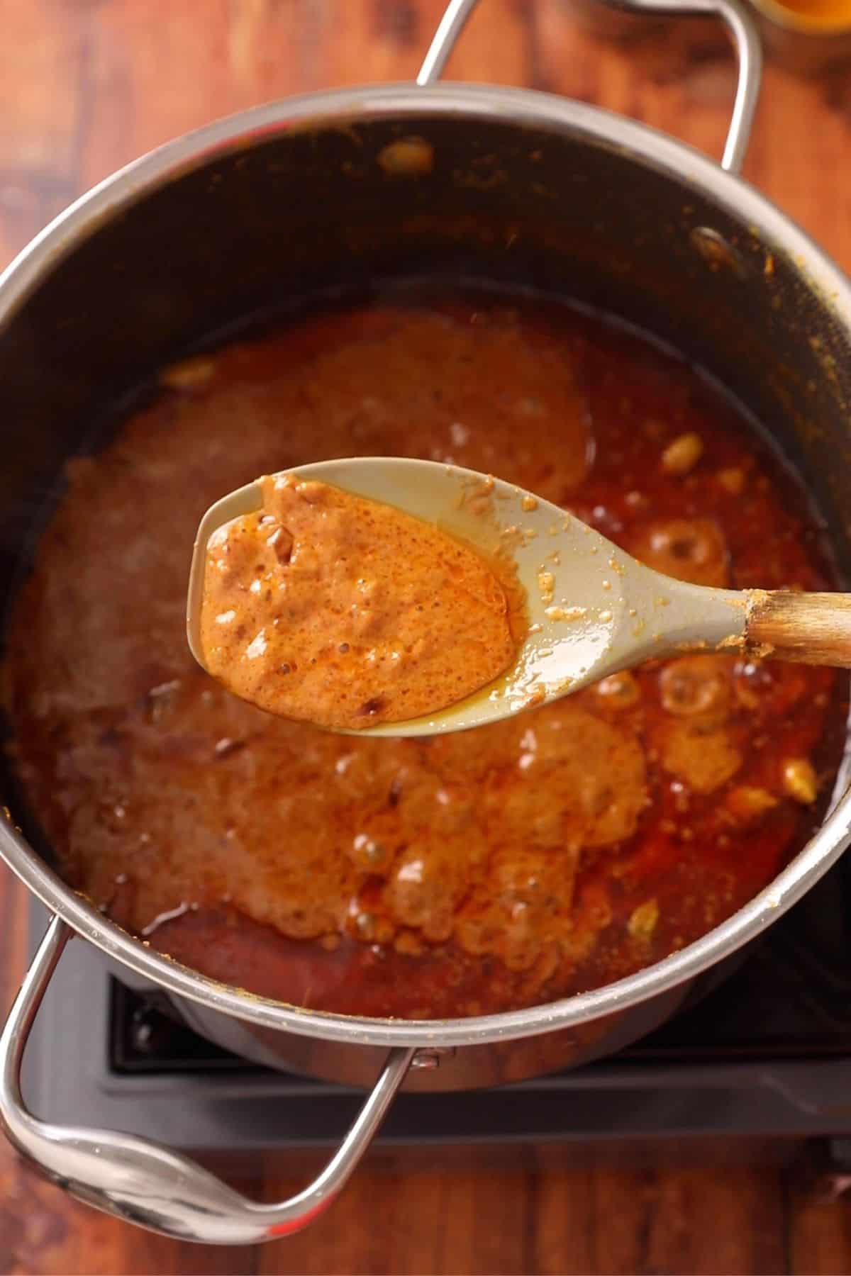 Image showing the graininess of the korma gravy after it has been cooked low and slow. 